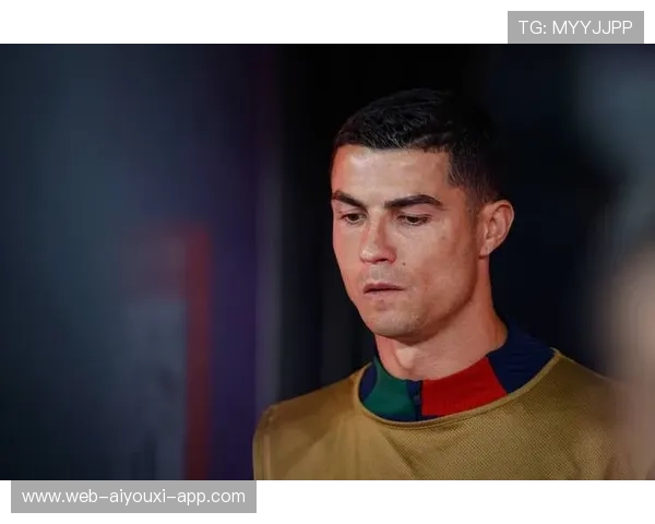 C罗赛季中途被拍偷笑，与谁有关？镜头挖出内幕