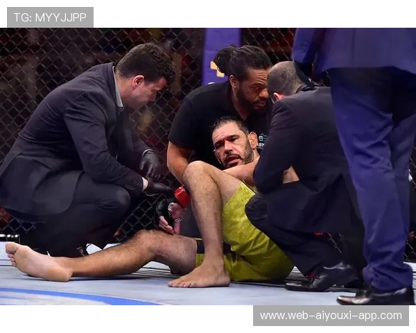 UFC 两人同时被击中倒地